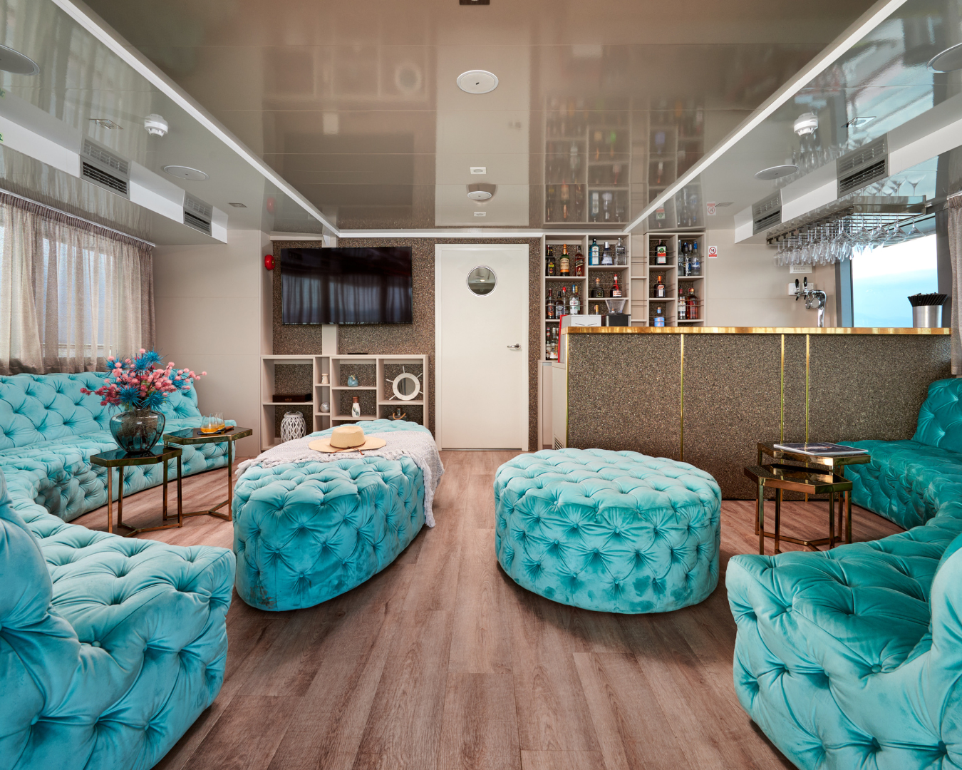 OHANA Custom 49m - main saloon