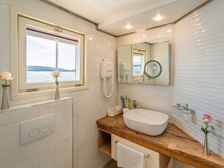 RIVA Custom 48m - VIP cabin 1 bathroom RIVA Custom 48m - VIP cabin 1 bathroom