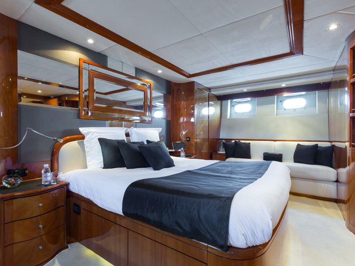 ACCAMA DELTA Azimut 100 Jumbo - master cabin ACCAMA DELTA Azimut 100 Jumbo - master cabin