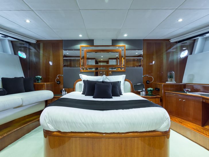 ACCAMA DELTA Azimut 100 Jumbo - master cabin wide view ACCAMA DELTA Azimut 100 Jumbo - master cabin wide view