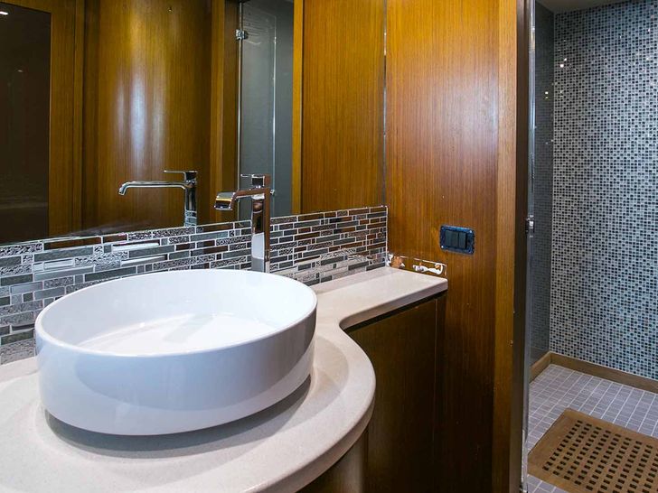 PRINCESS LONA master cabin ensuite