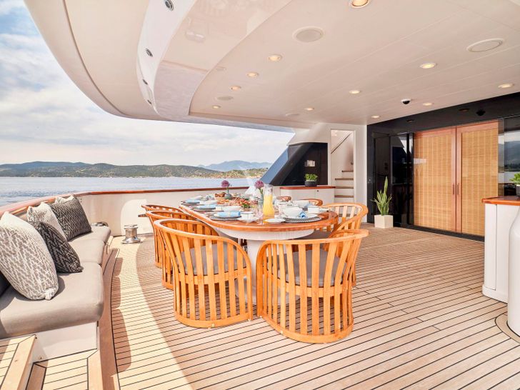 ELEMENT - aft deck dining area ELEMENT - aft deck dining area