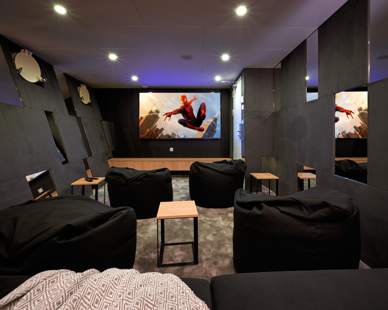 OHANA Custom 49m - cinema