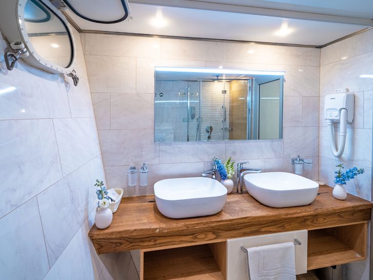 RIVA Custom 48m - VIP cabin 2 bathroom RIVA Custom 48m - VIP cabin 2 bathroom