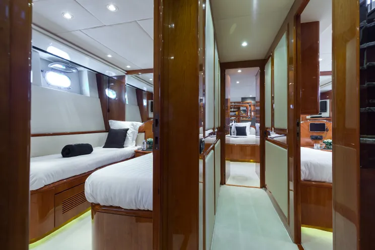 Charter Yacht ACCAMA DELTA - Azimut 100 Jumbo - 4 Cabins - Cannes - Monaco - St Tropez - French Riviera