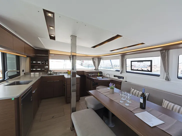 NO WORRIES - Saloon NO WORRIES - Saloon