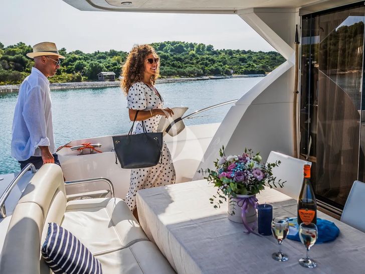 2 DRUNK Sunseeker Manhattan 63 - aft deck 2 DRUNK Sunseeker Manhattan 63 - aft deck