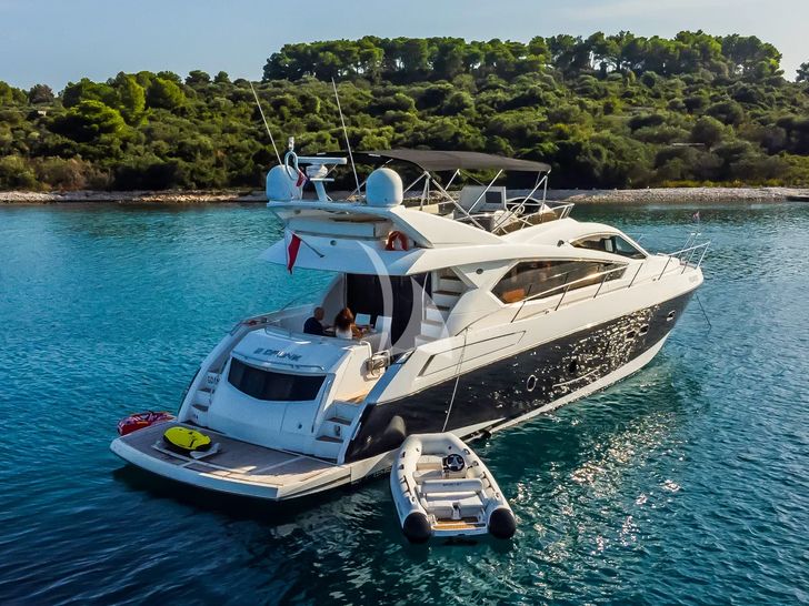 2 DRUNK Sunseeker Manhattan 63 - aft view 2 DRUNK Sunseeker Manhattan 63 - aft view