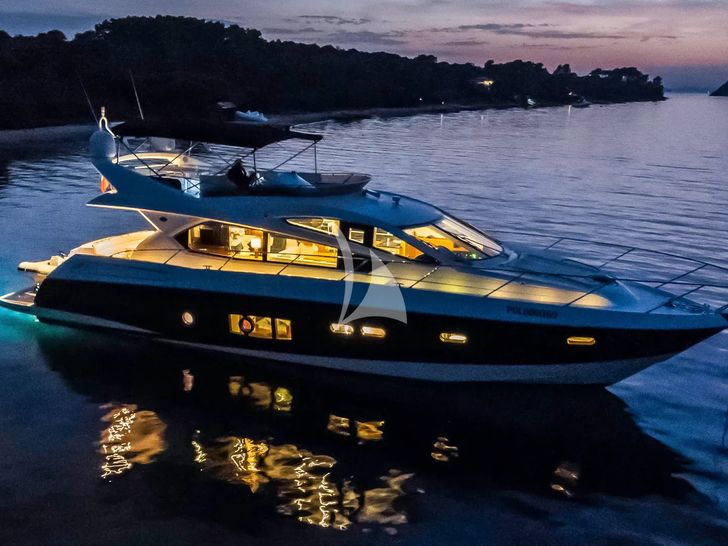 2 DRUNK Sunseeker Manhattan 63 - at night 2 DRUNK Sunseeker Manhattan 63 - at night