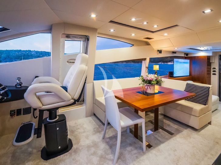 2 DRUNK Sunseeker Manhattan 63 - interior details 2 DRUNK Sunseeker Manhattan 63 - interior details