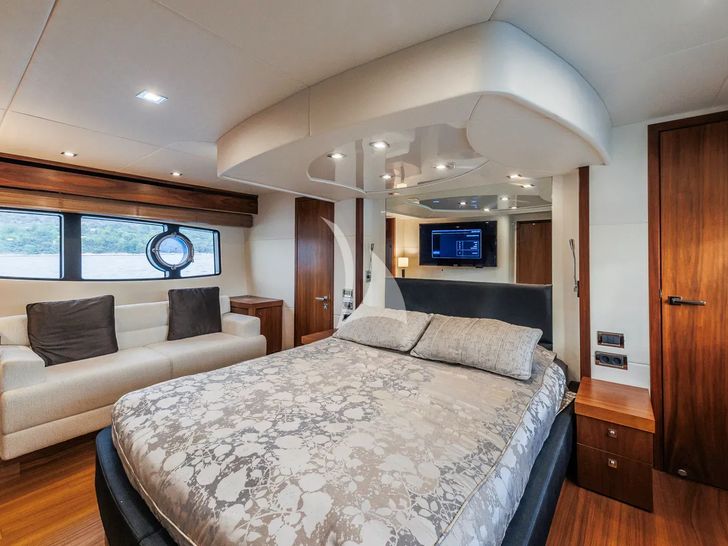 2 DRUNK Sunseeker Manhattan 63 - master cabin 2 DRUNK Sunseeker Manhattan 63 - master cabin