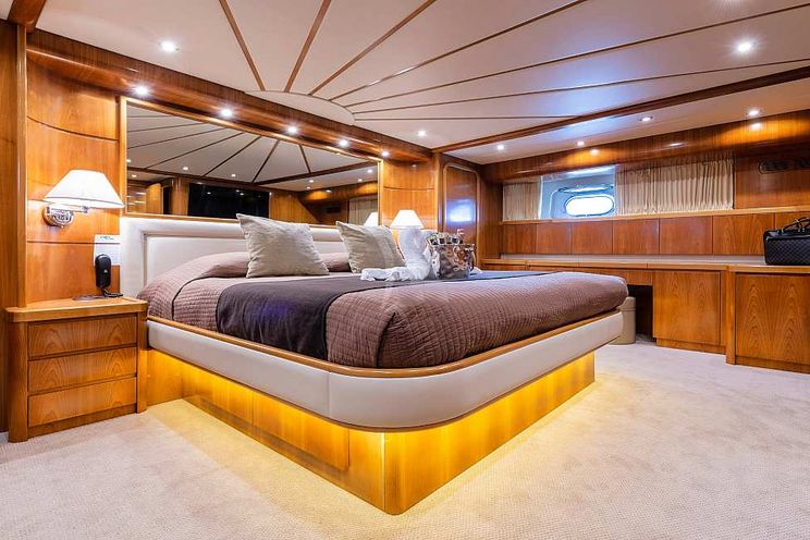 Charter Yacht STAR LINK - Falcon 90 - 4 Cabins - Athens - Mykonos - Santorini