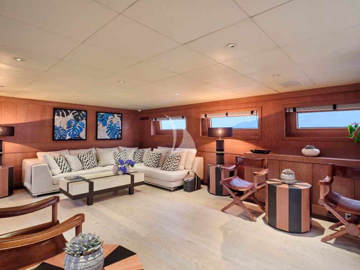 ELEMENT - upper deck saloon ELEMENT - upper deck saloon