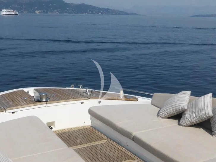 IT`S MAGIC Monte Carlo MCY65 - foredeck sun beds with throw pillows IT`S MAGIC Monte Carlo MCY65 - foredeck sun beds with throw pillows