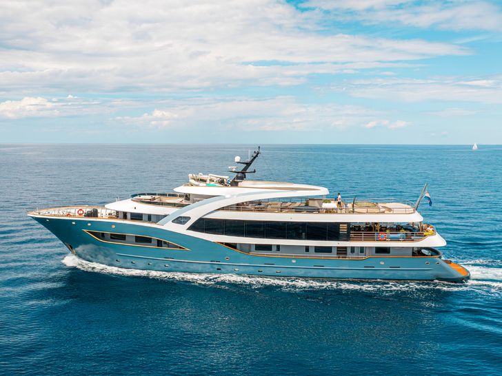 BELLA Custom 48m - profile BELLA Custom 48m - profile