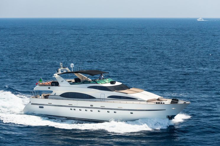 Charter Yacht ACCAMA DELTA - Azimut 100 Jumbo - 4 Cabins - Cannes - Monaco - St Tropez - French Riviera