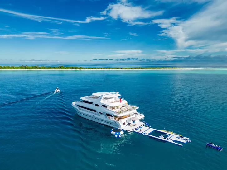 ALICE Salted Fiber Works 31m - aerial shot anchored ALICE Salted Fiber Works 31m - aerial shot anchored