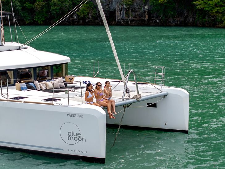 BLUE MOON Lagoon 52F - foredeck shot BLUE MOON Lagoon 52F - foredeck shot