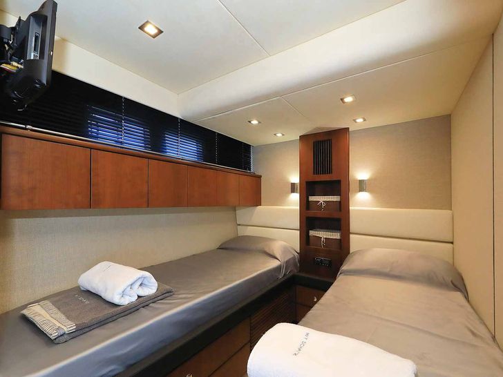 SCHATZI Fairline Squadron 78 - twin cabin 1 SCHATZI Fairline Squadron 78 - twin cabin 1