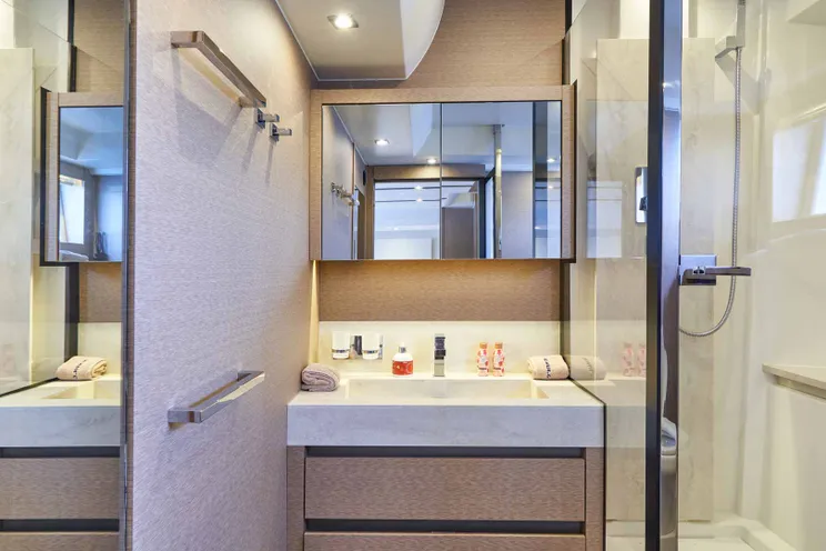 Charter Yacht SIMULL - Prestige 630S - 3 Cabins - Split - Dubrovnik - Hvar