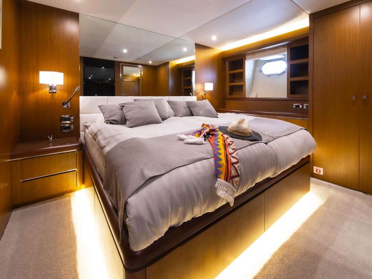 PRINCESS LONA double cabin