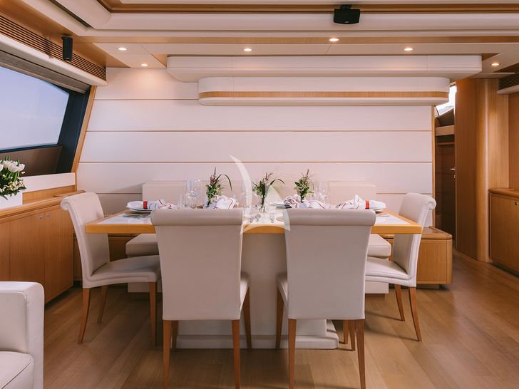 MELI Ferretti 881 - indoor dining area MELI Ferretti 881 - indoor dining area