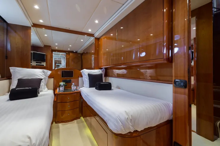 Charter Yacht ACCAMA DELTA - Azimut 100 Jumbo - 4 Cabins - Cannes - Monaco - St Tropez - French Riviera