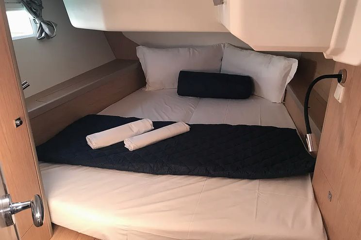 Charter Yacht ALGEIBA - Oceanis 45 - 4 cabins - Portorosa - Sicily - Italy