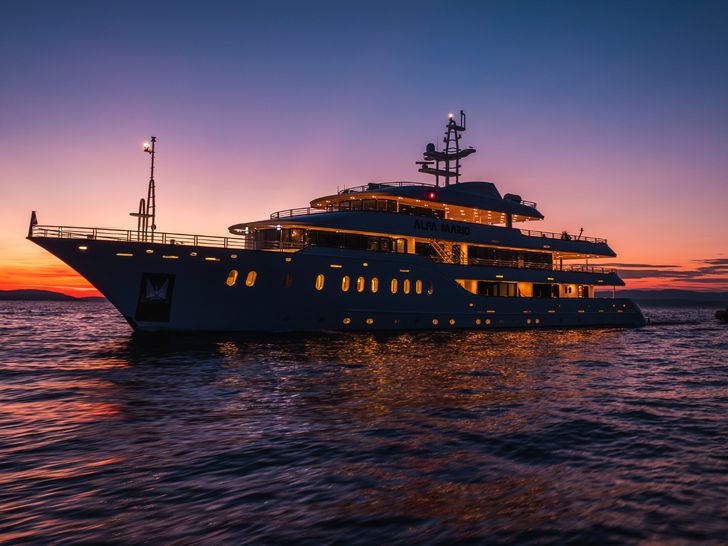 ALFA MARIO Custom 52m - at night ALFA MARIO Custom 52m - at night