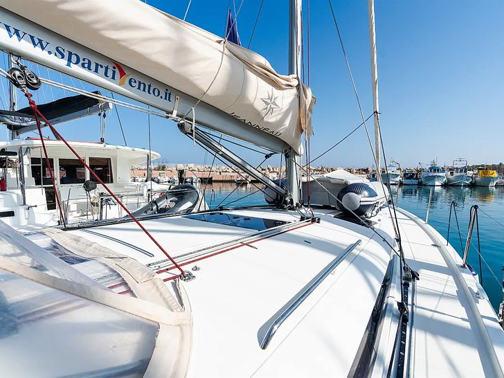 DIANA - Sun Odyssey 440 - Foredeck DIANA - Sun Odyssey 440 - Foredeck