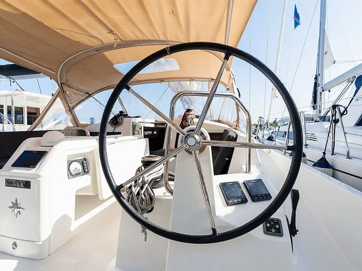 DIANA - Sun Odyssey 440 - helm DIANA - Sun Odyssey 440 - helm