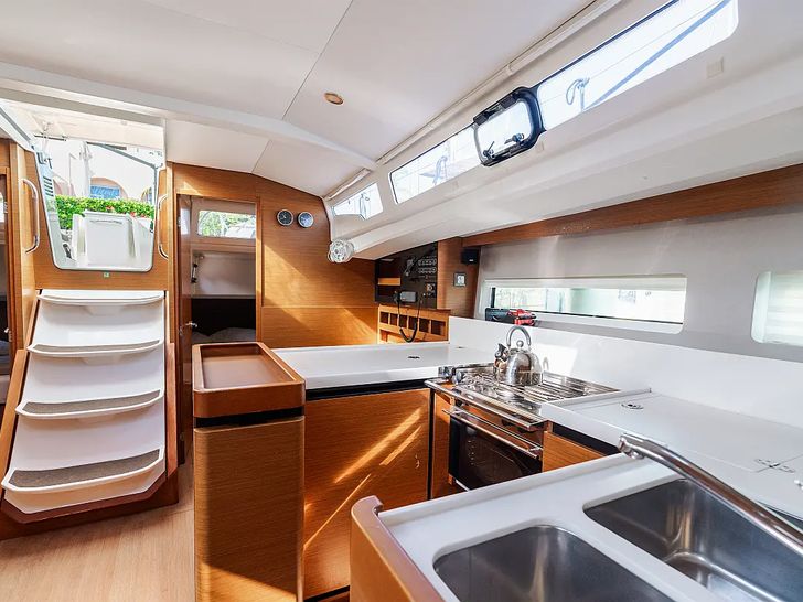 DIANA -Sun Odyssey 440 - Galley DIANA -Sun Odyssey 440 - Galley
