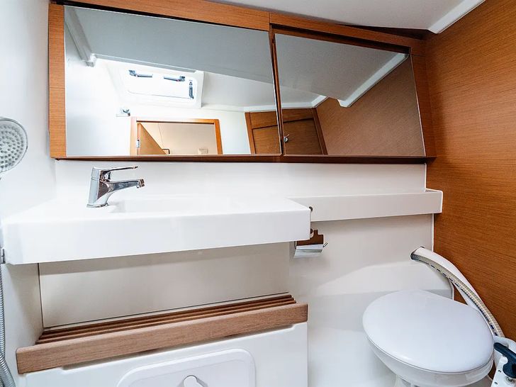 DIANA -Sun Odyssey 440 - head DIANA -Sun Odyssey 440 - head