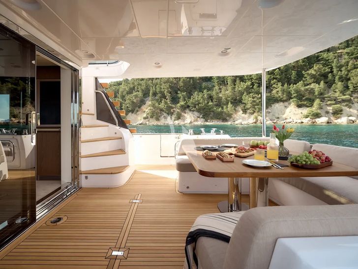 AMPARITO V - Azimut Magellano 66 - aft deck AMPARITO V - Azimut Magellano 66 - aft deck