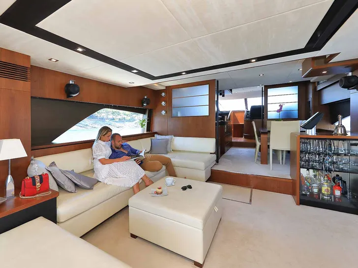 SCHATZI Fairline Squadron 78 - saloon SCHATZI Fairline Squadron 78 - saloon