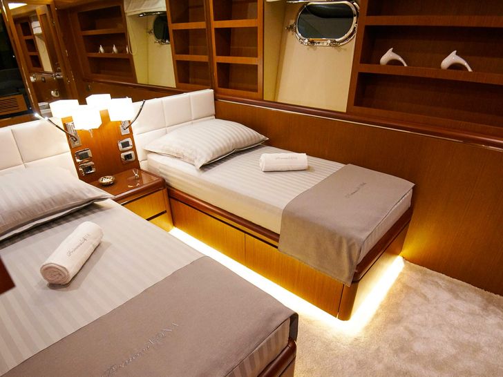 PRINCESS LONA twin cabin