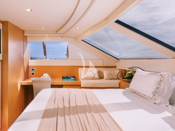 MELI Ferretti 881 - upper VIP cabin bed MELI Ferretti 881 - upper VIP cabin bed