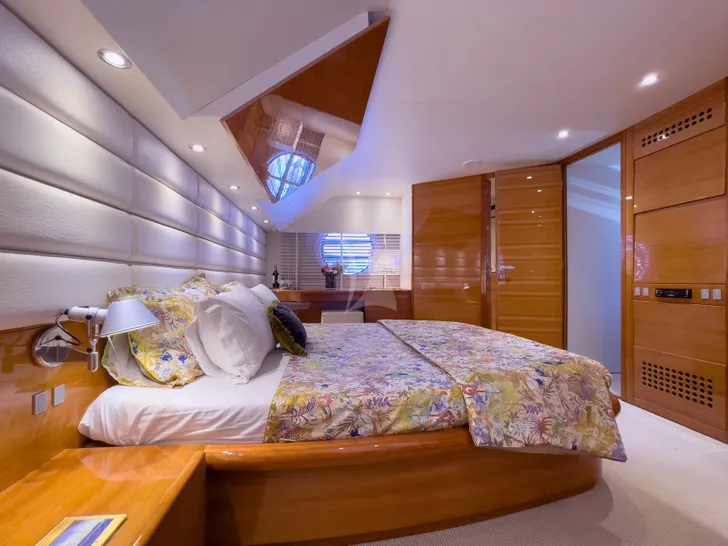 GEORGE V Aicon 67 - Master Cabin GEORGE V Aicon 67 - Master Cabin