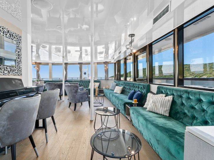 ALFA MARIO Custom 52m - saloon ALFA MARIO Custom 52m - saloon