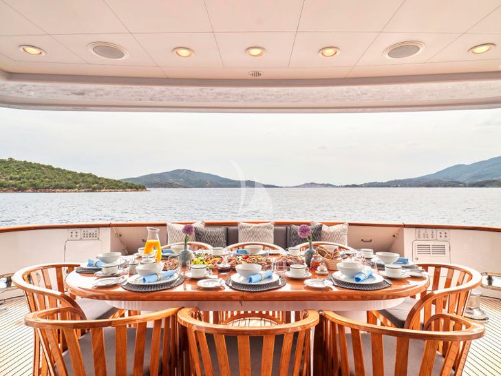 ELEMENT - aft deck dining area ELEMENT - aft deck dining area