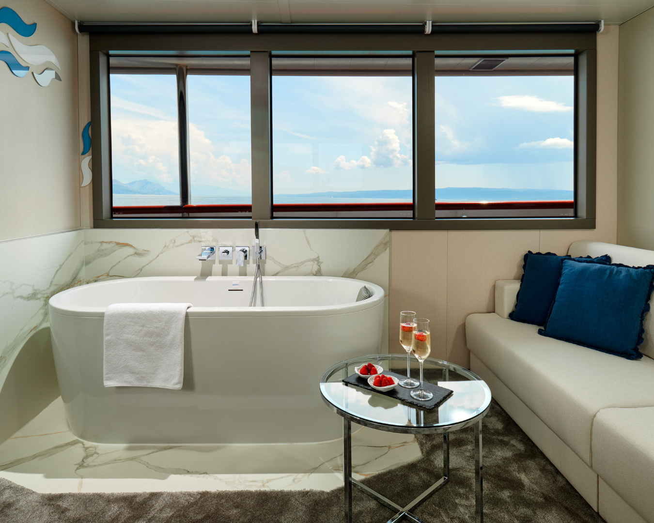 OHANA Custom 49m - master cabin tub