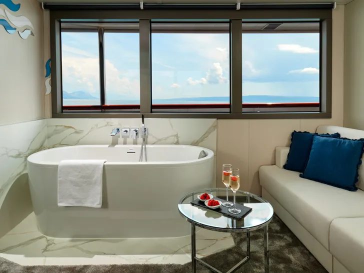 OHANA Custom 49m - master cabin tub OHANA Custom 49m - master cabin tub