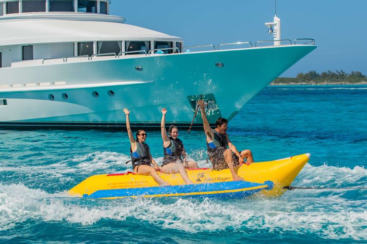 Charter Yacht STARSHIP - Van Mill 143 - 5 Cabins - Nassau - Staniel Cay - Exumas - Bahamas