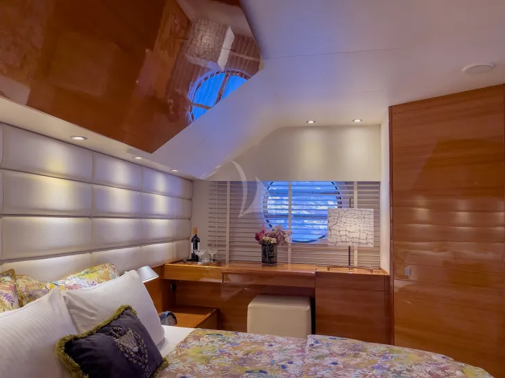 GEORGE V Aicon 67 - Master Cabin GEORGE V Aicon 67 - Master Cabin