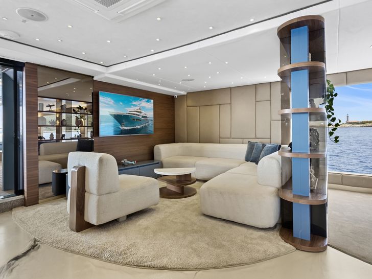 BELLA Custom 48m - sky lounge BELLA Custom 48m - sky lounge