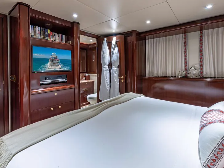 STARSHIP - Van Mill 43 m,VIP cabin 2 STARSHIP - Van Mill 43 m,VIP cabin 2