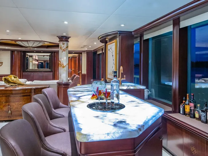 STARSHIP - Van Mill 43 m,main saloon bar STARSHIP - Van Mill 43 m,main saloon bar