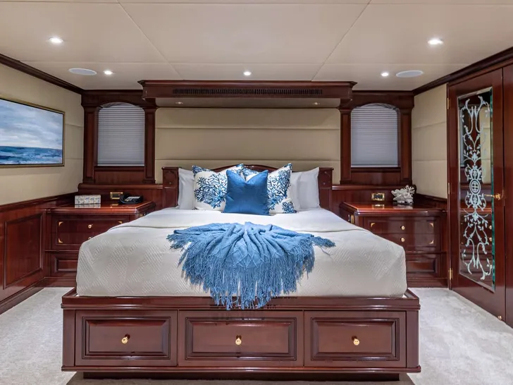 STARSHIP - Van Mill 43 m,master cabin STARSHIP - Van Mill 43 m,master cabin