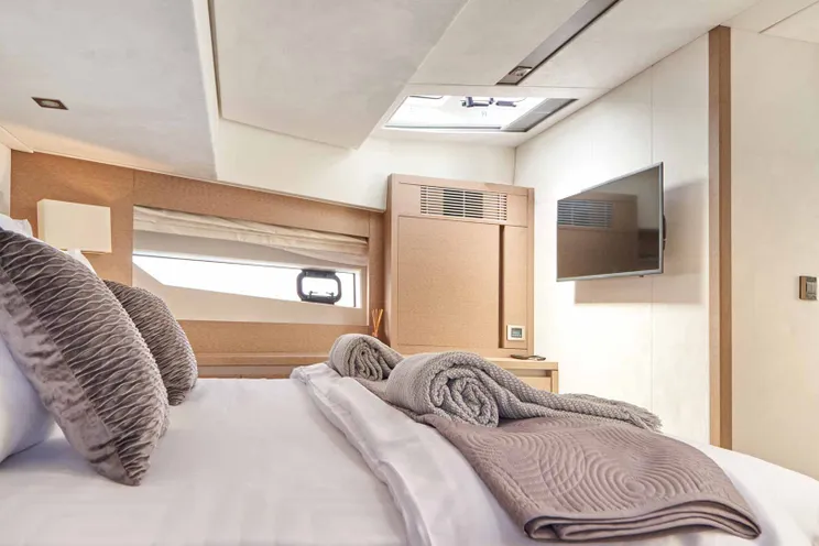 Charter Yacht SIMULL - Prestige 630S - 3 Cabins - Split - Dubrovnik - Hvar