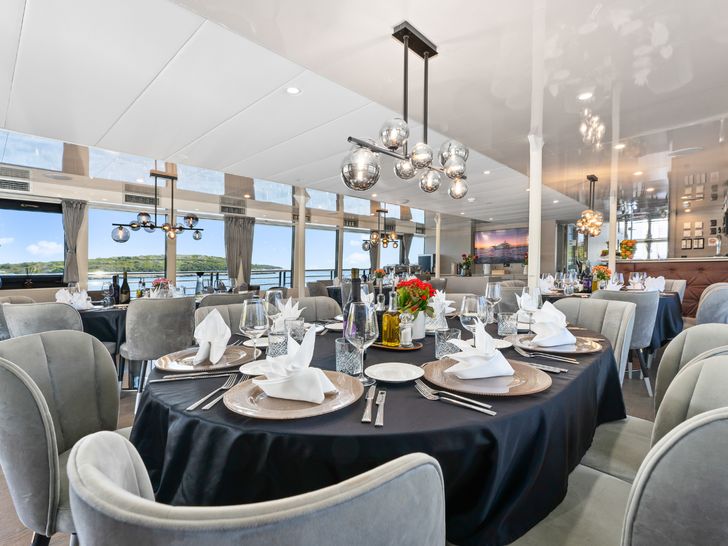 ALFA MARIO Custom 52m - indoor dining areas ALFA MARIO Custom 52m - indoor dining areas